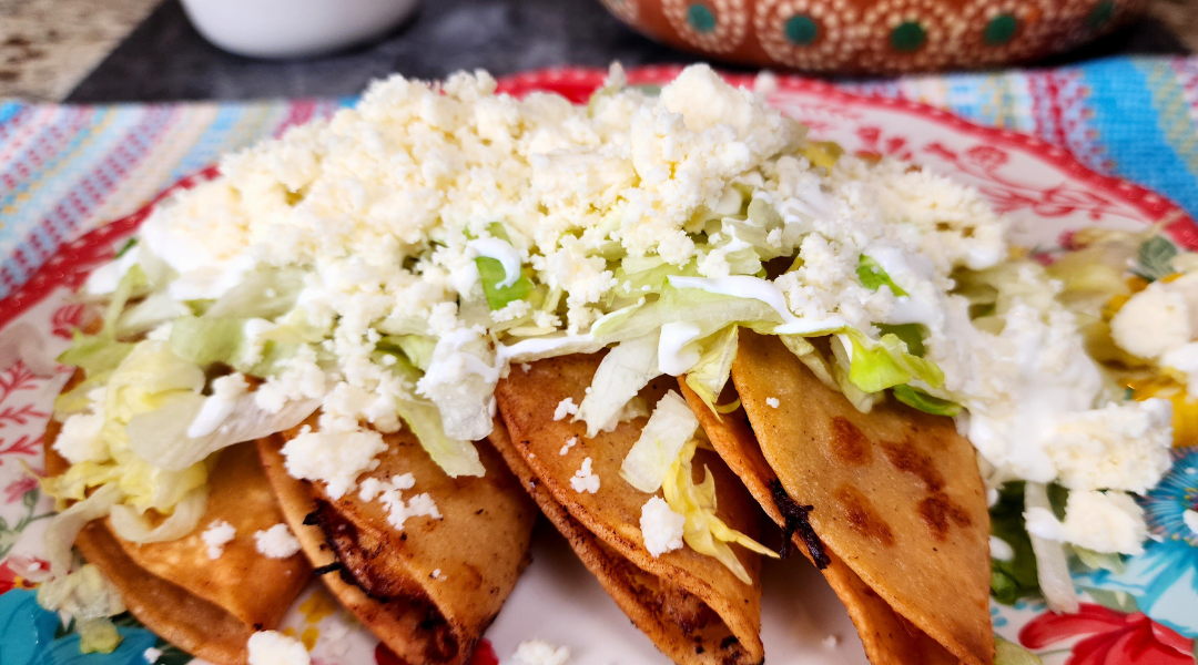 DOBLADITAS DE TINGA DE POLLO